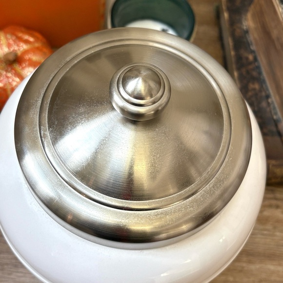 Williams Sonoma White Cookie Jar with Silver Lid - Picture 3 of 12